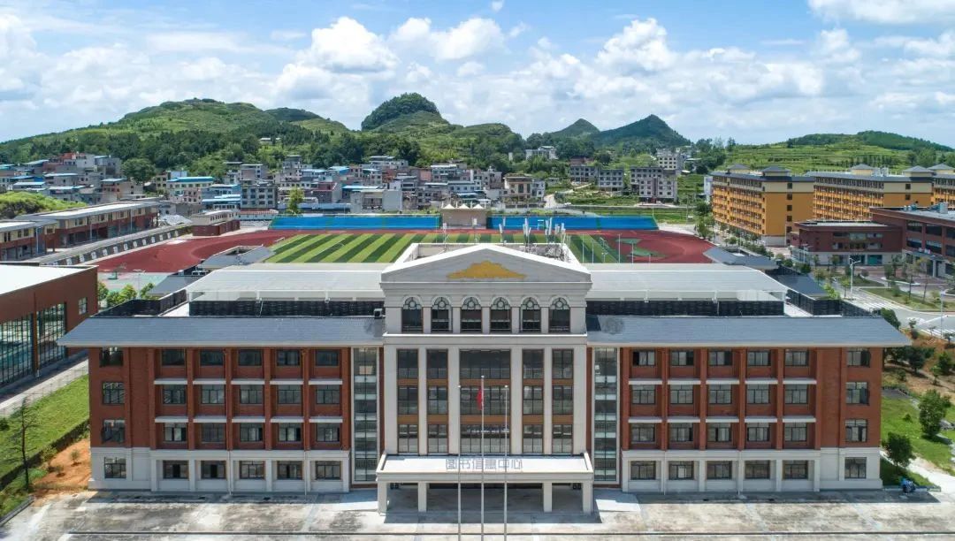 DeepSeek通知你，报读贵州铜仁数据职业学院的10大优势！